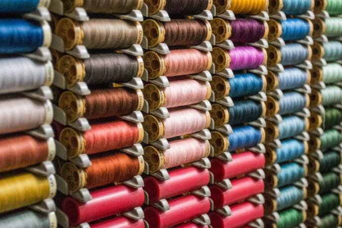 Stock tessile in magazzino europeo