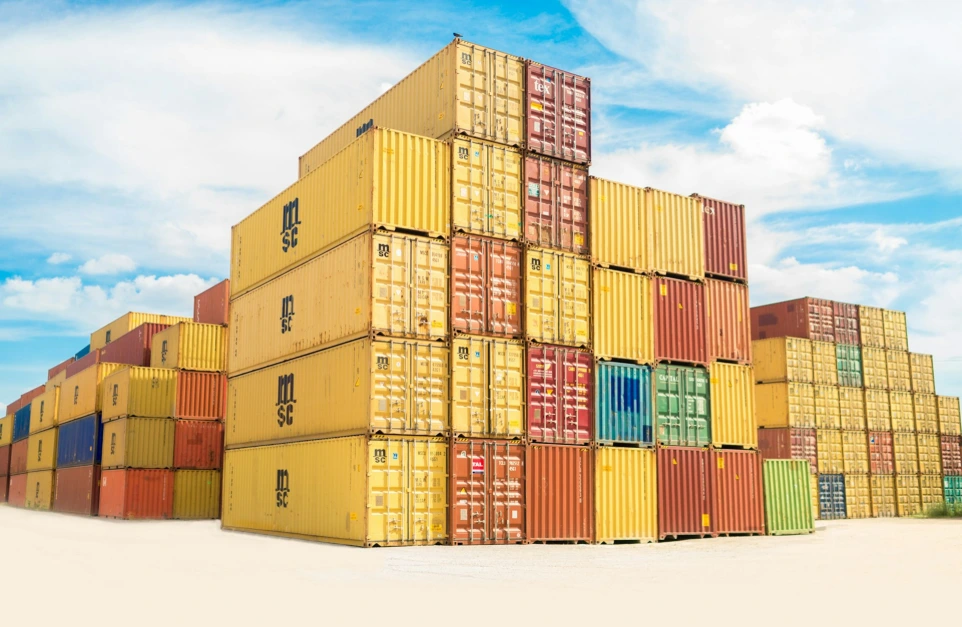 Conteneurs intermodaux de marchandises dangereuses en terminal portuaire