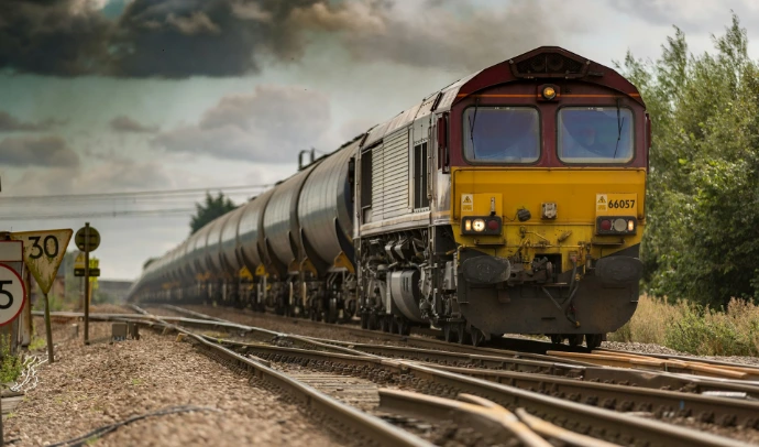 Train de fret transportant des marchandises dangereuses sous RID